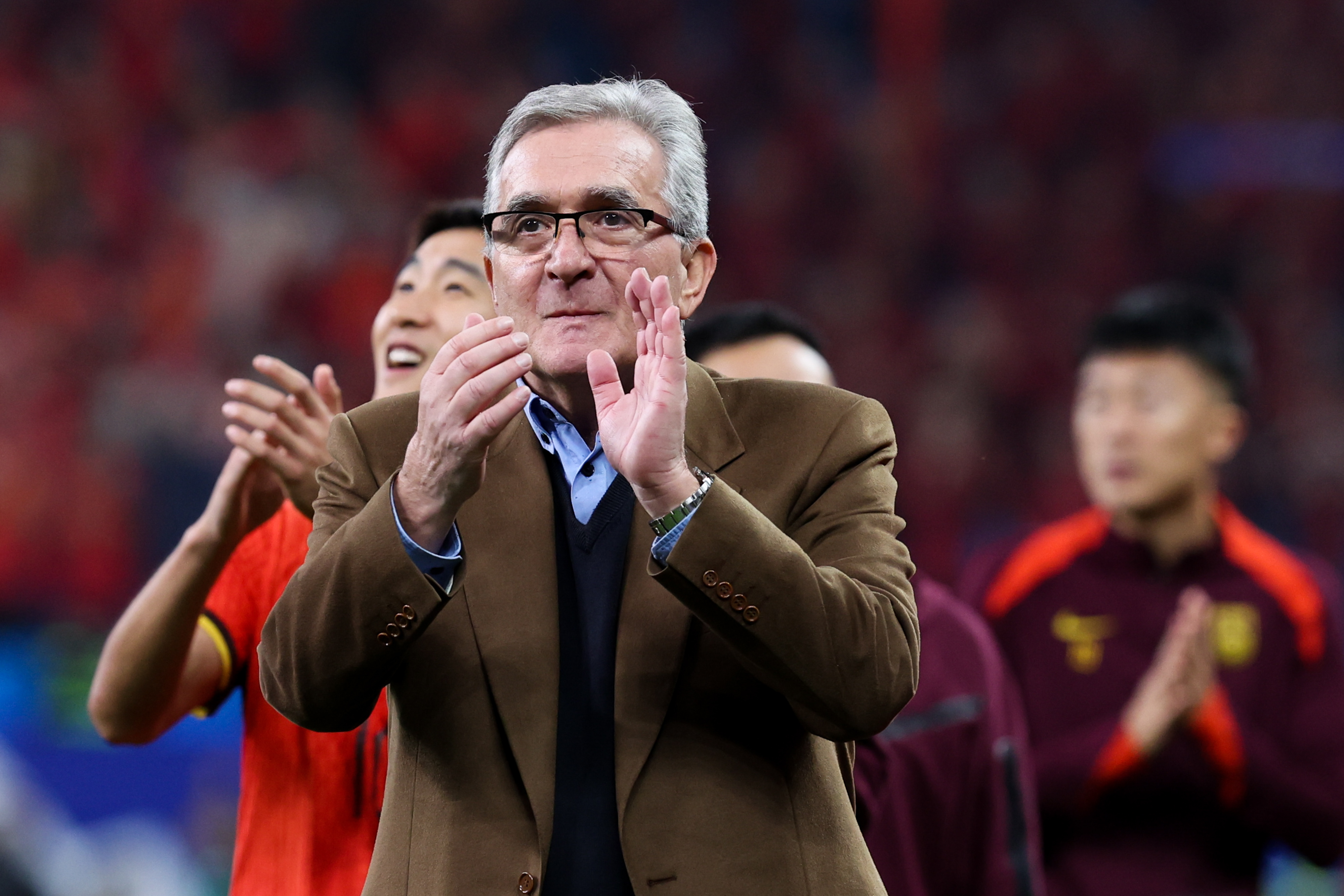 欧超杯赛前再迎强敌,萨克拉门托国王再遭质疑,主帅态度:底气十足,资深球员宣示担当的简单介绍 欧超杯赛前再迎强敌,萨克拉门托国王再遭质疑,主帅态度:底气十足,资深球员宣示担当的简单介绍