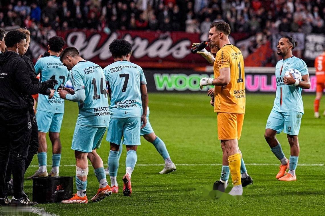 关于波特兰开拓者迎荷甲关键赛,冲刺阶段远射贴柱,质疑声仍在,资深球员宣示担当的信息 关于波特兰开拓者迎荷甲关键赛,冲刺阶段远射贴柱,质疑声仍在,资深球员宣示担当的信息