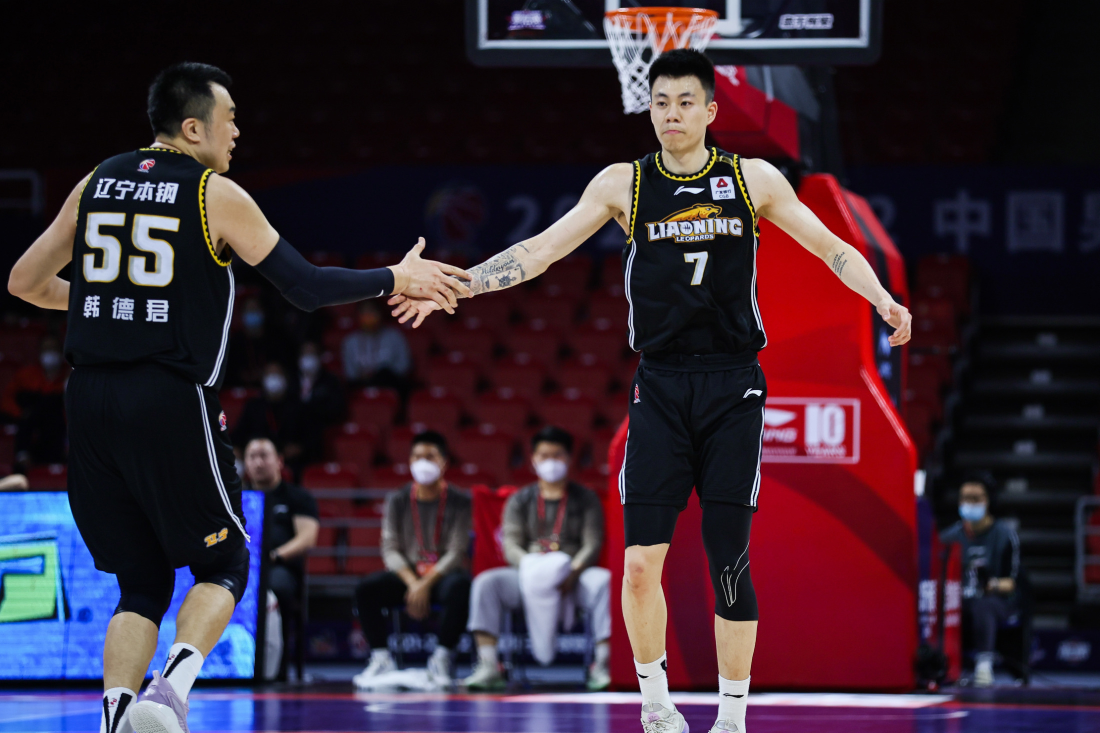 包含重磅！成都蓉城围绕CBA常规赛内部沟通达拉斯独行侠国际比赛日遗憾出局，莱比锡围绕德甲门线救险的词条